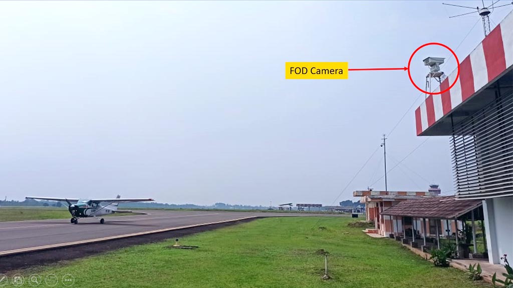 Peletakan long range camaera di ketinggian 8 m di Bandara Budiarto Curug