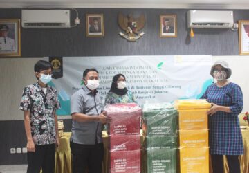 Akademisi UI Adakan Pelatihan Rekayasa Perilaku Ubah Kebiasaan Buang Sampah di Ciliwung. (foto-foto: dok UI)